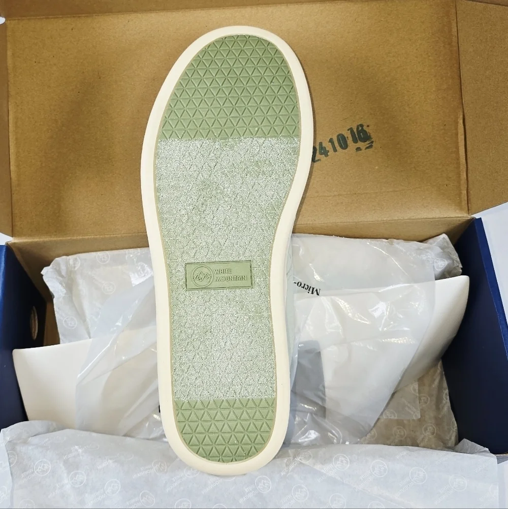 White Mountain | Womens Doubles Mary Jane Hybrid Sneakers In Lt Sage Size 8